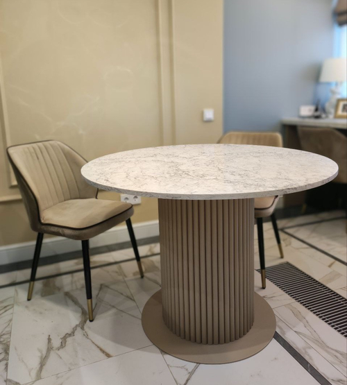 Круглый обеденный стол