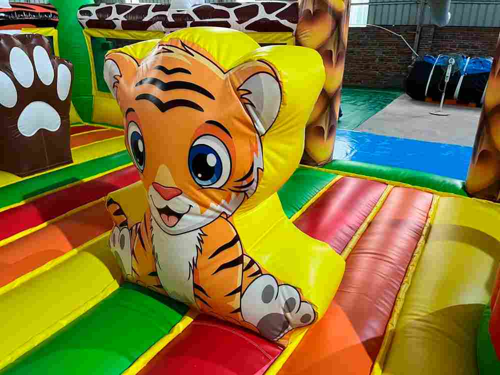 Коммерческий надувной батут «Мега Сафари», 9*9*6 м