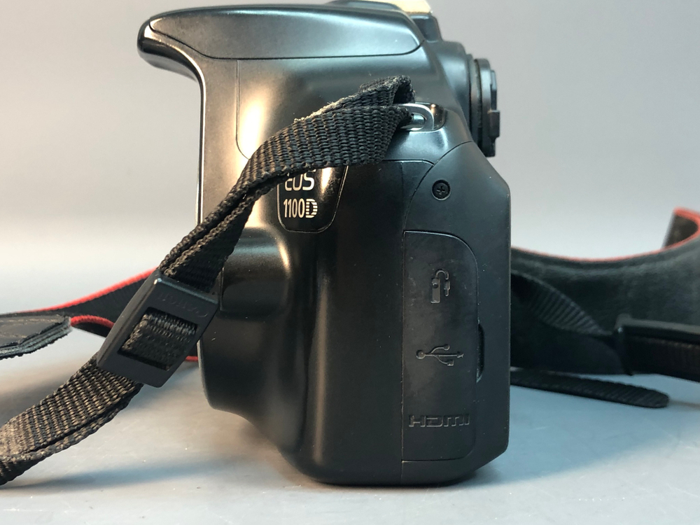 Canon 1100D + Kit 18-55mm, 26013 кадров пробега.