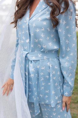 Костюм с птичками в голубом цвете из вискозы