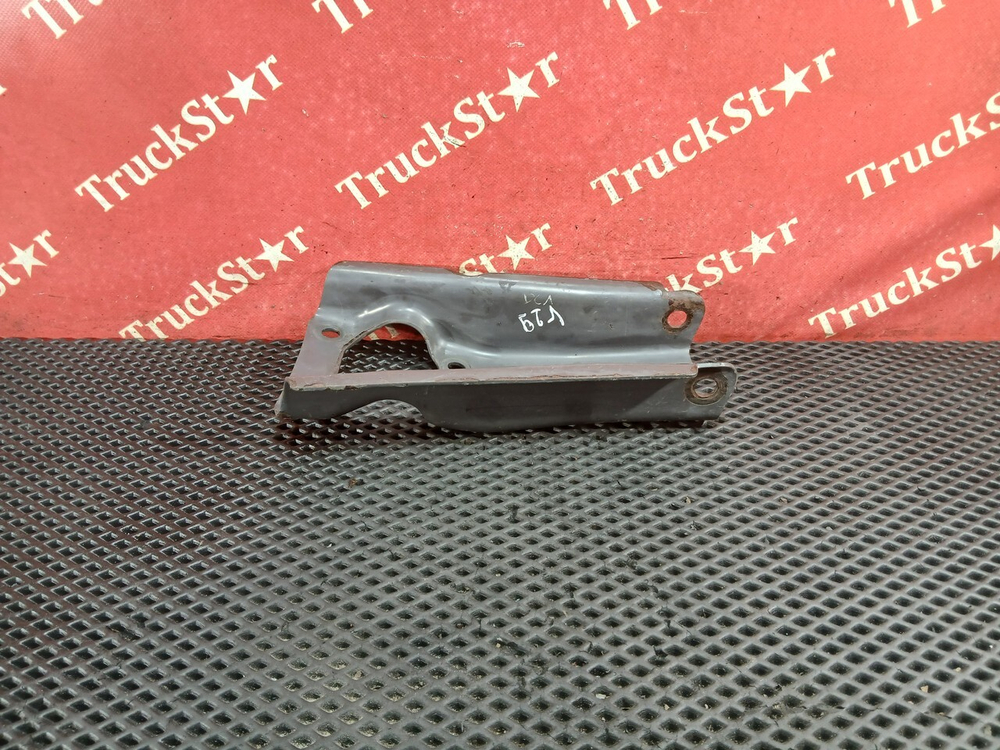 Кронштейн амортизатора переднего