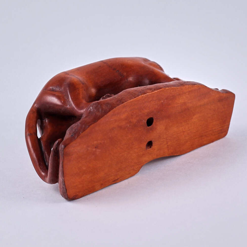 Нэцкэ Тигр на камне