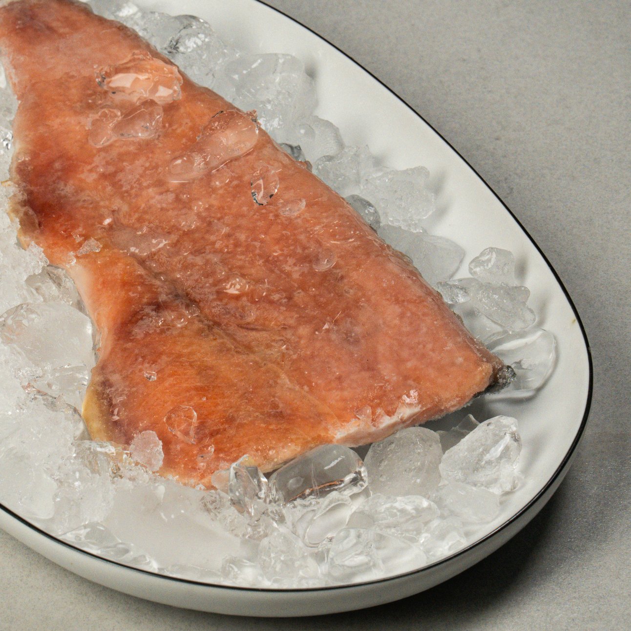 Филе кижуча на коже