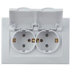 Розетка Intro Plano 1-210-01 двойная 2х2P+E Schuko с крышкой шторками 16А-250В гориз. СУ IP44 Plano белый | Intro Plano