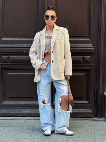 Вельветовый жакет бежевого цвета