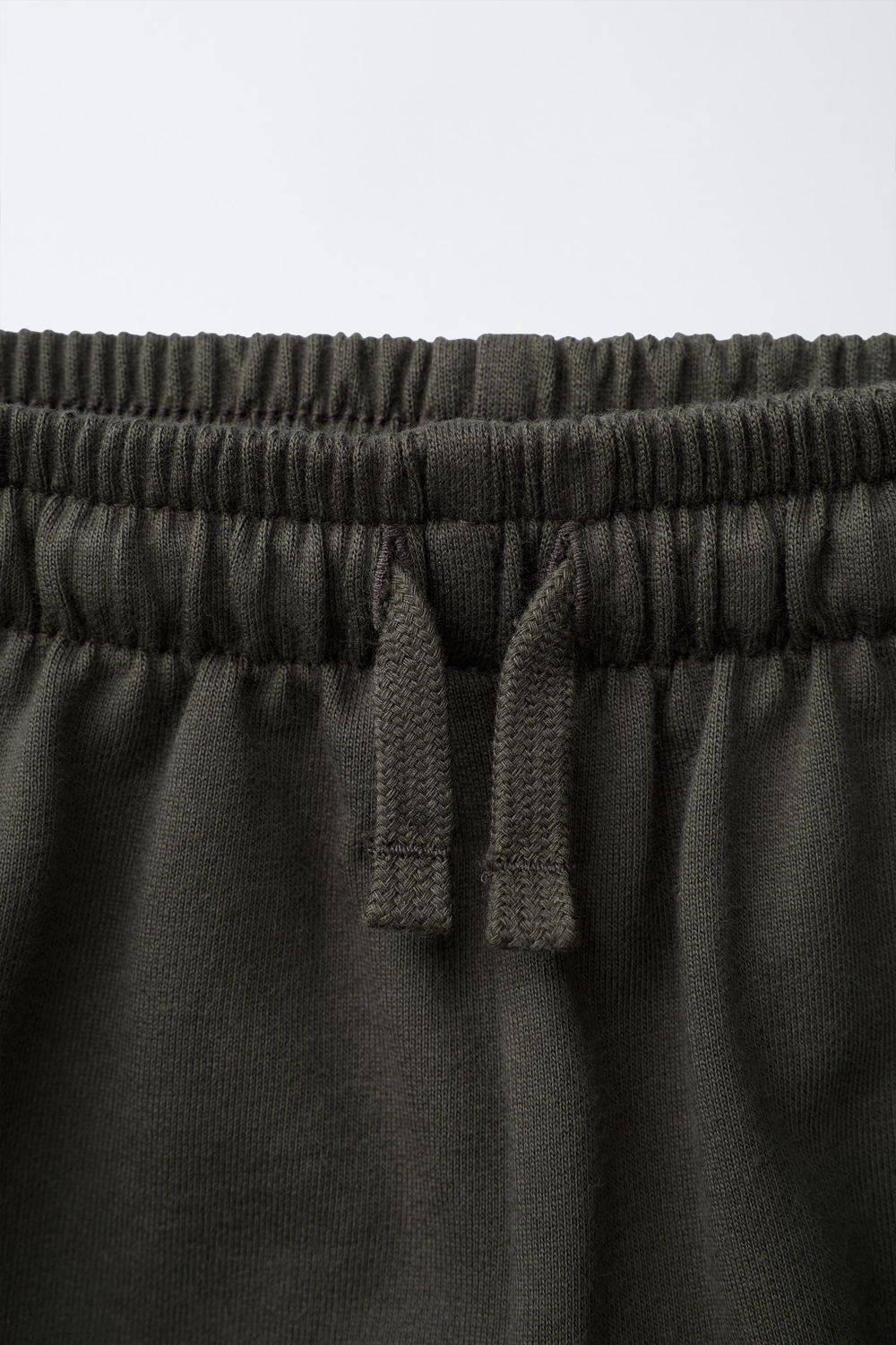 ZARA КОМПЛЕКТ ИЗ ФУТБОЛКИ И ШОРТОВ, АНТРАЦИТОВО-СЕРЫЙ