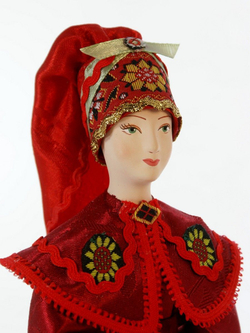 Кукла фарфоровая Украинка в праздничном костюме Киевской губернии
