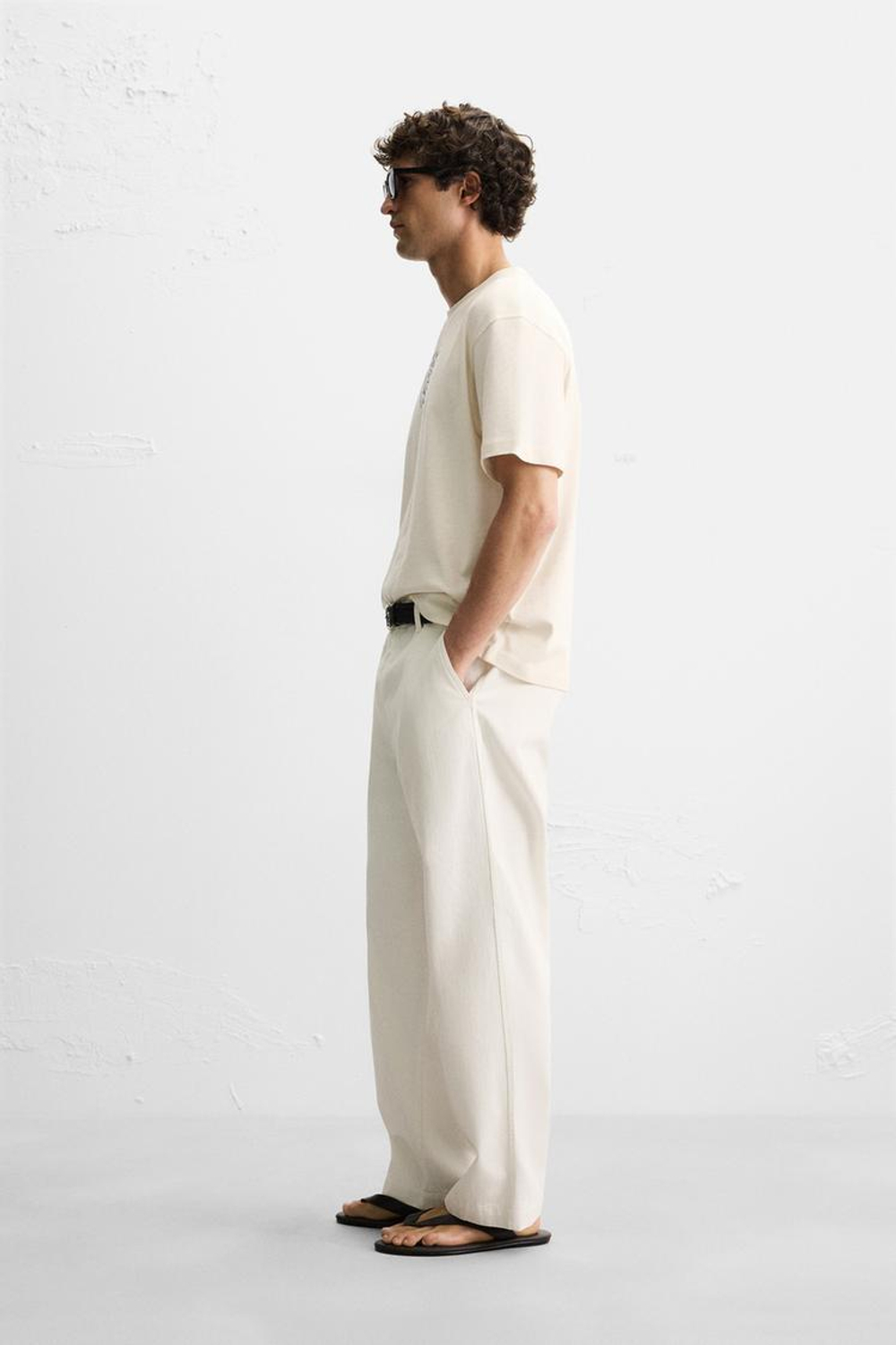 ZARA ФУТБОЛКА С КОНТРАСТНОЙ ВЫШИВКОЙ, ЭКРЮ