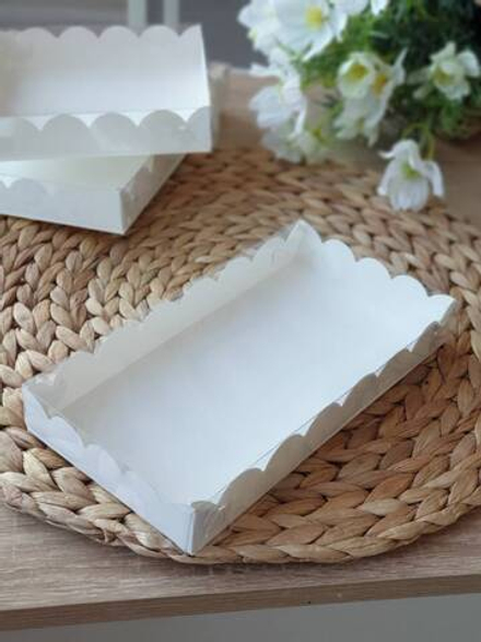 Коробка для пряников и печенья с пластиковой крышкой белая 26х12х3 см