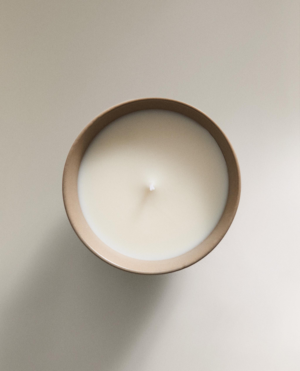Zara Home Свеча ароматическая Orange Blossom 230 г, растительный воск, аромат цветочный, Розовый