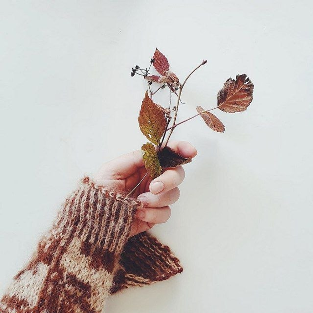 Описание по вязанию джемпера спицами "Hvila"