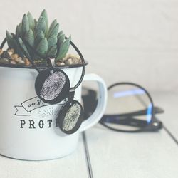 Парные кулоны для двоих с гравировкой отпечатков на заказ