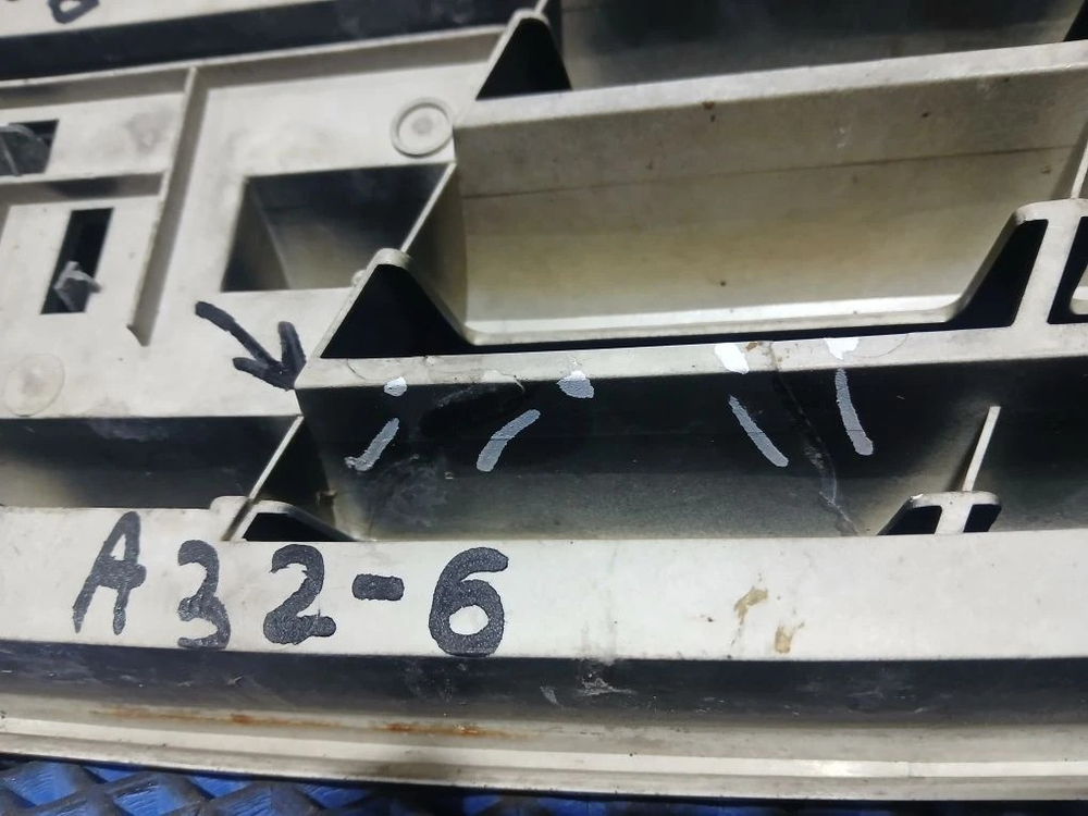 Решетка радиатора NISSAN CEFIRO 1994