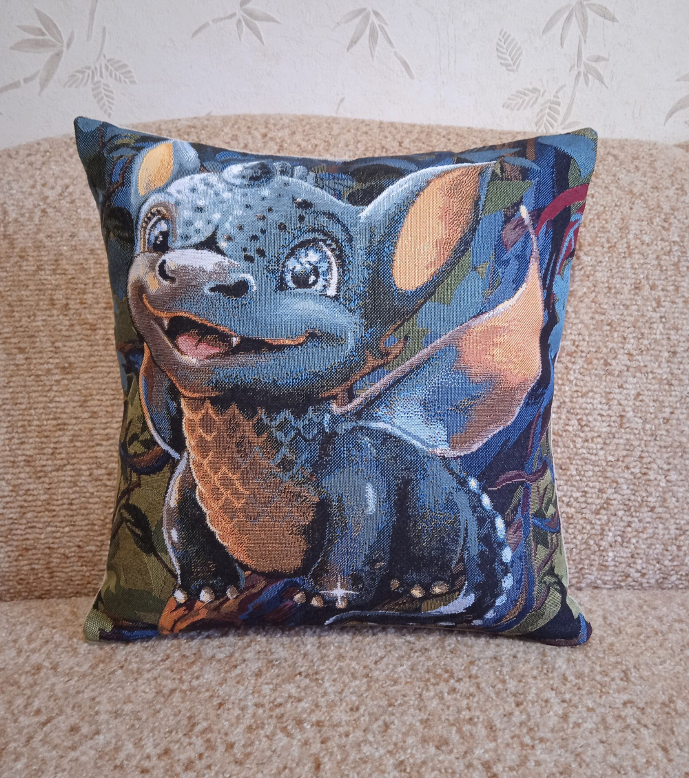 Декоративный гобеленовый чехол для интерьерной подушки Малыш Дракон 38*38