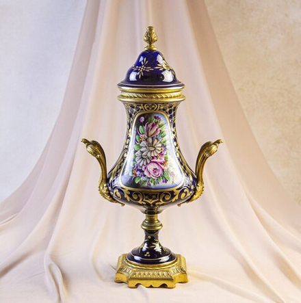 Декоративный кубок в дворцовом стиле