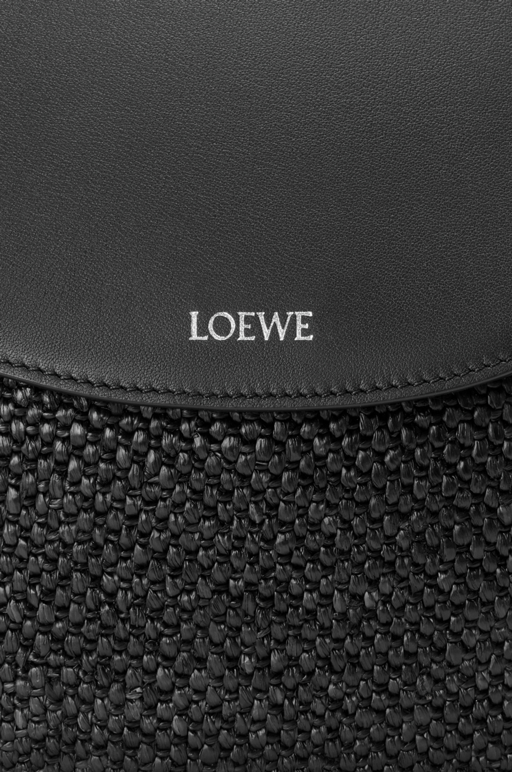 Loewe Средняя сумка Pescador из рафии и телячьей кожи, черный
