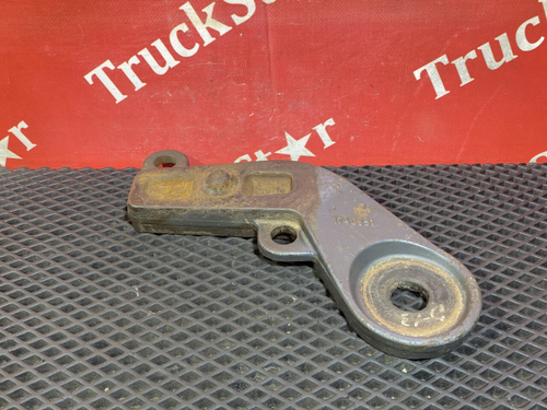 Кронштейн амортизатора нижний правый