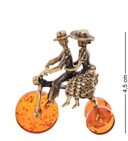 Народные промыслы AM-2966 Фигурка «Парочка на велосипеде» (латунь, янтарь)