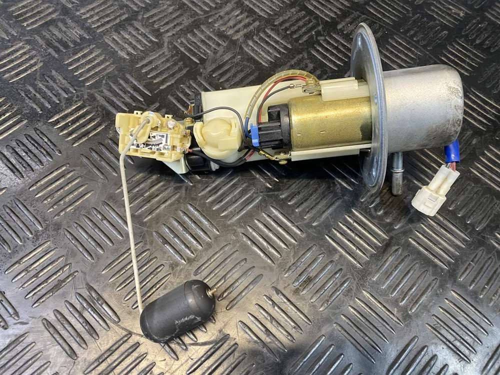 Насос топливный Suzuki GSR400 (GK7DA)