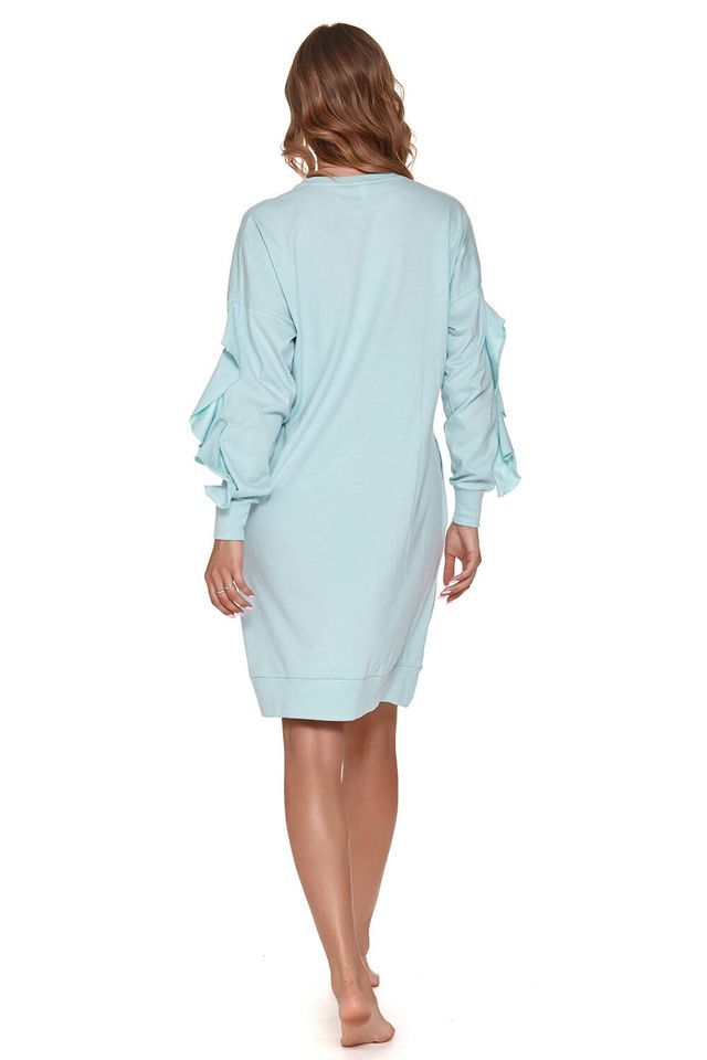 Женская голубая сорочка с эффектными рукавами