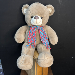 Медведь плюшевый с шарфиком