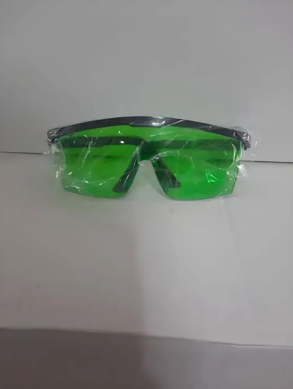 Лазерный уровень нивелир самовыравнивающийся строительный с дисплеем 4D/16 лучей с пультом управления и треногой/ Зеленый луч /360 градусов