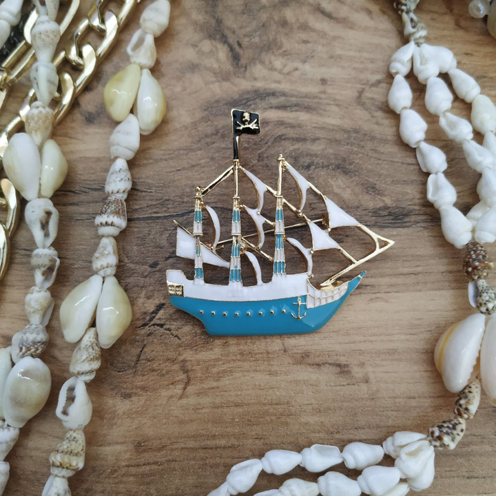 Брошь-кулон Корабль бело-голубой эмаль цветная металл золотистый