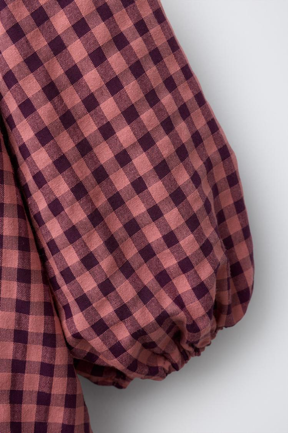 ZARA ПЛАТЬЕ В КЛЕТКУ ВИШИ С ВОЛНИСТЫМИ КРАЯМИ, ЛОСОСЕВЫЙ