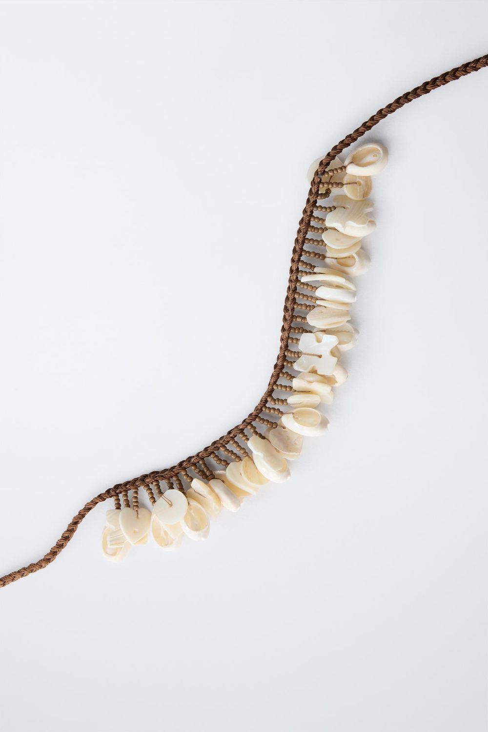 ZARA ПЛЕТЕНОЕ ОЖЕРЕЛЬЕ С РАКУШКАМИ, КОРИЧНЕВЫЙ