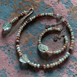 Книжная закладка. Капли воска. Агальматолит