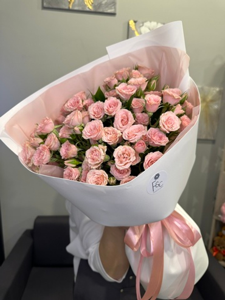 Мнобукет из 9 веток кустовых роз