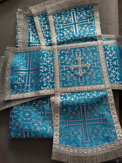 Покровцы голубые с серебром из шелка .