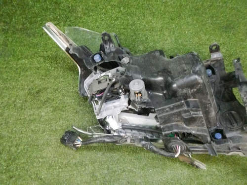 Битая Фара левая Toyota Land Cruiser 200 (2015-2021) LED