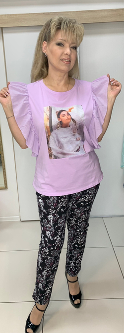 Футболка с креативным изображением и оборкой