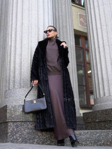 Длинная черная шуба из эко-меха