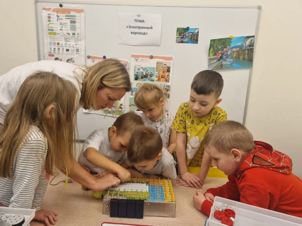 Игровой комплекс для изучения основ электричества, электроники и электротехники Электроника для юных гениев + Учебно-методический комплекс Изучение основ электроники и электротехники