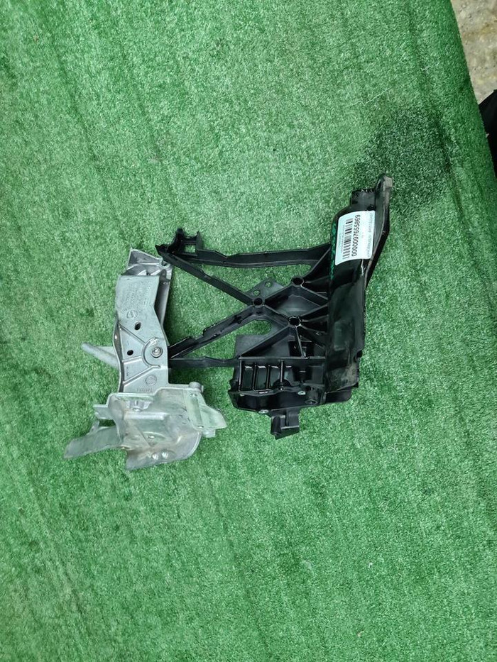 Кронштейн передней панели Mercedes E w213 (16-23)