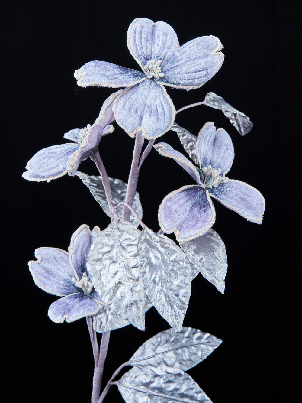 Веточка с листьями кизила 25x61см ChristmasDeLuxe белая