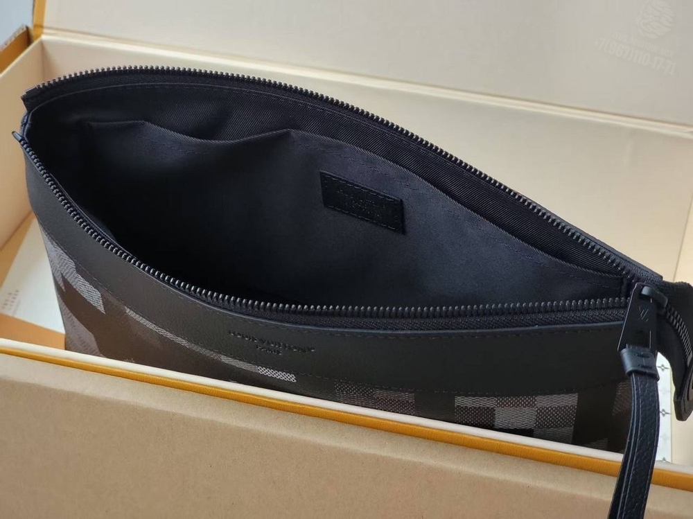 Клатч Louis Vuitton Voyage