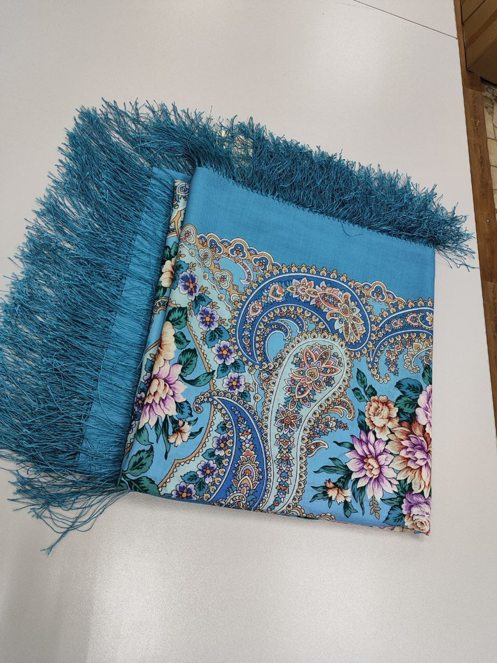 Платок шерстяной с шелковой бахромой