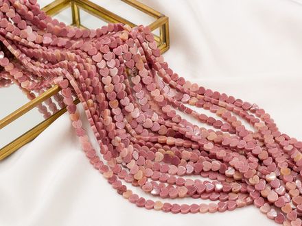 Нить бусин из родонита "Сердечки" 6мм