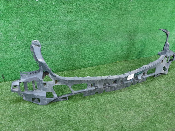 Кронштейн переднего бампера Mercedes GLC X253 (2015-2019) AMG