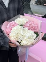 Букет из гортензий в белом и розовом оттенках