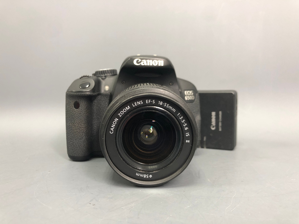 Canon 650D kit 18-55mm 3.5-5.6 IS II 9.600 кадров