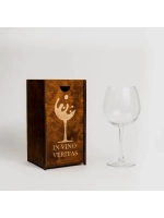 Бокал для вина с гравировкой в подарочной упаковке