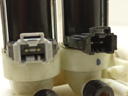 IWSE6125 кт72 Клапан подачи воды для стиральной машины Indesit 33390056 б/у