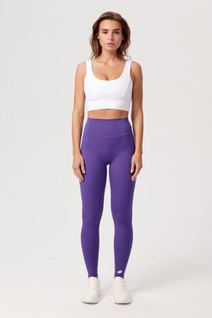 Топ с кольцами на спине