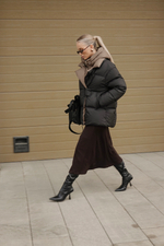 Пуховик с застежкой-клапаном средней длины