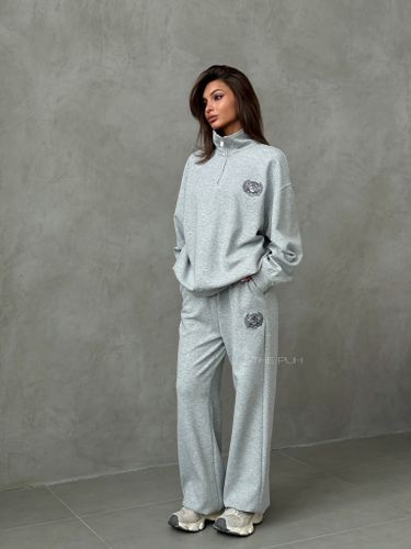 Серый меланжевый спортивный костюм с вышивкой-лого