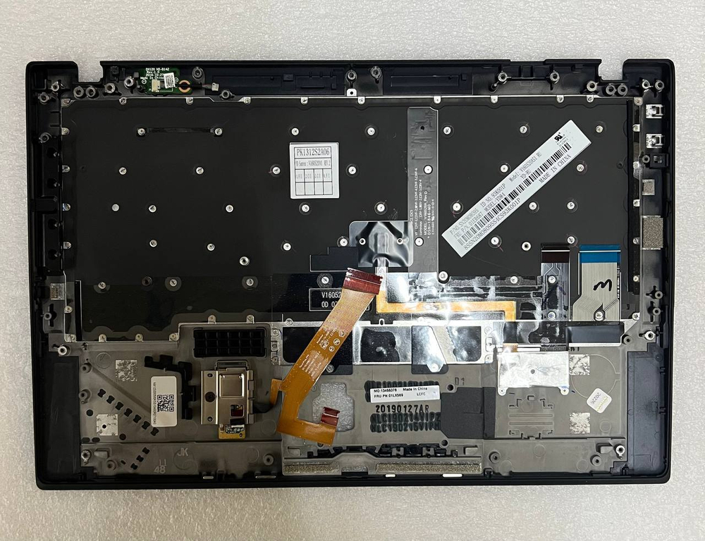 Верхняя панель с клавиатурой (топкейс) для ноутбука Lenovo ThinkPad X1 Carbon 5th Gen FingerPrint, черная, с подсветкой, раскладка - английская (01HY068)